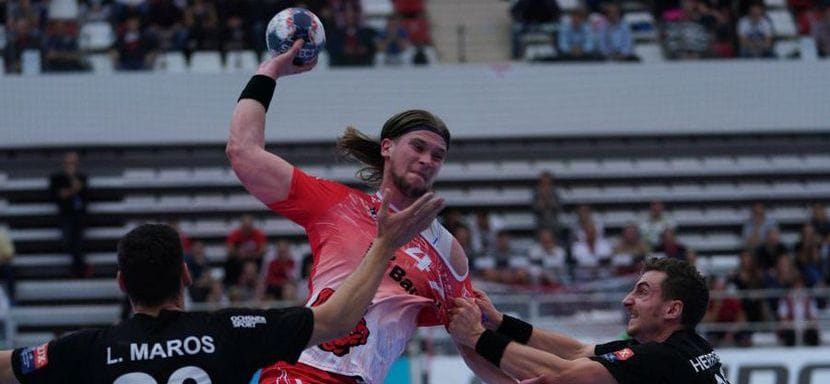 Игроки бухарестского "Динамо" хорват Анте Кудуз и иранец Саид Хейдарирад официально получили румынское гражданство