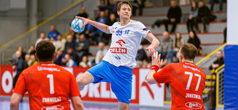 Венгрия. Официально. Полусредний сборной России Сергей Марк Косоротов со следующего сезона будет выступать за "Веспрем"