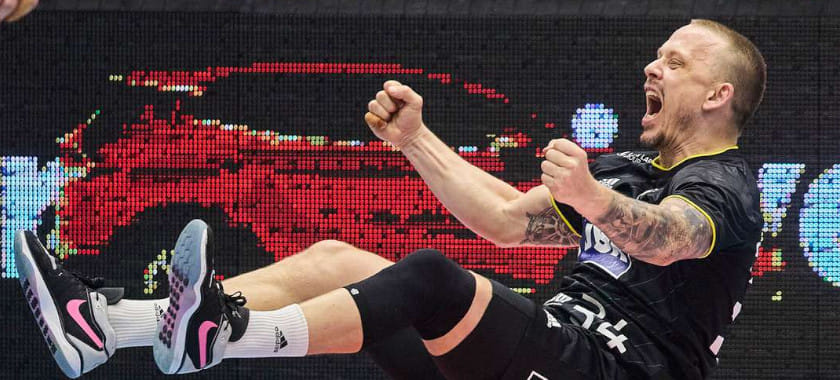 Дания. "Гудме" в гостях уступил "Бьеррингбро". Экс-капитан "Гудме" Мортен Ольсен забросил бывшей команде десять мячей