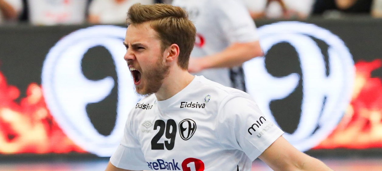 Правый крайний Сигвальди Гудьонссон из "Эльверума" стал лучшим игроком сезона в чемпионате Норвегии