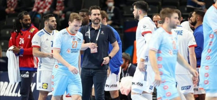 ЧЕ-2022. Тренер сборной Франции Гийом Жиль вернулся к исполнению обязанностей после недели изоляции, шведы потеряли Лукаса Санделля