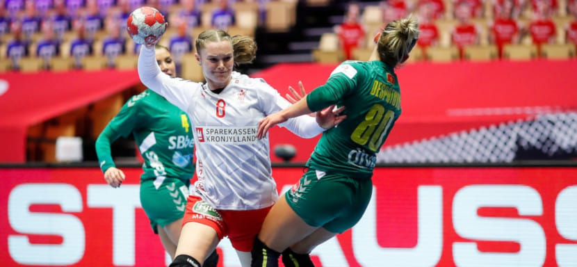 ЧЕ-2020. Сборная Дании разгромила команду Черногории и вышла в основной раунд. За второй тайм балканки забросили восемь мячей