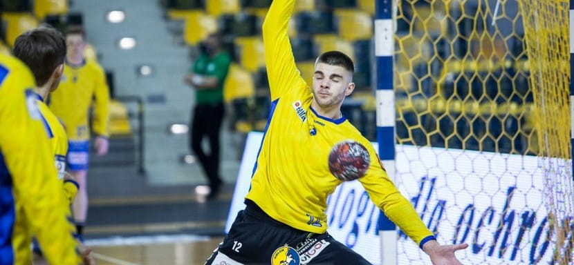 Польша. Официально. Вратарь "Кельце" Милош Валах отдан в двухлетнюю аренду "Выбжеже"