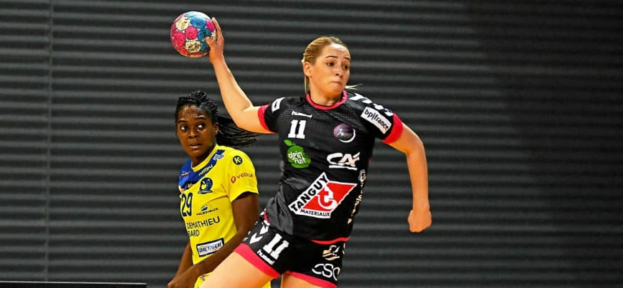 Франция. 23-летняя левая крайняя "Бреста" Амандин Лагаттю приняла решение завершить карьеру по окончании нынешнего сезона