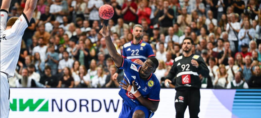 Сборная Франции с разницей 5 мячей обыграла команду Хорватии в товарищеском матче в рамках подготовки к домашним ОИ