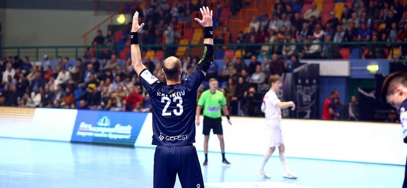 "Мешков Брест" объявил о расставании с российским левым крайним Максимом Саликовым