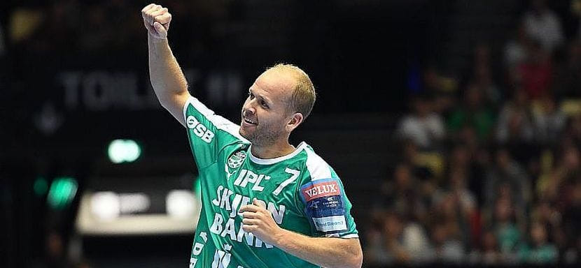 Дания. Знаменитый левый крайний Андерс Эггерт из "Скьерна" объявил о завершении игровой карьеры следующим летом