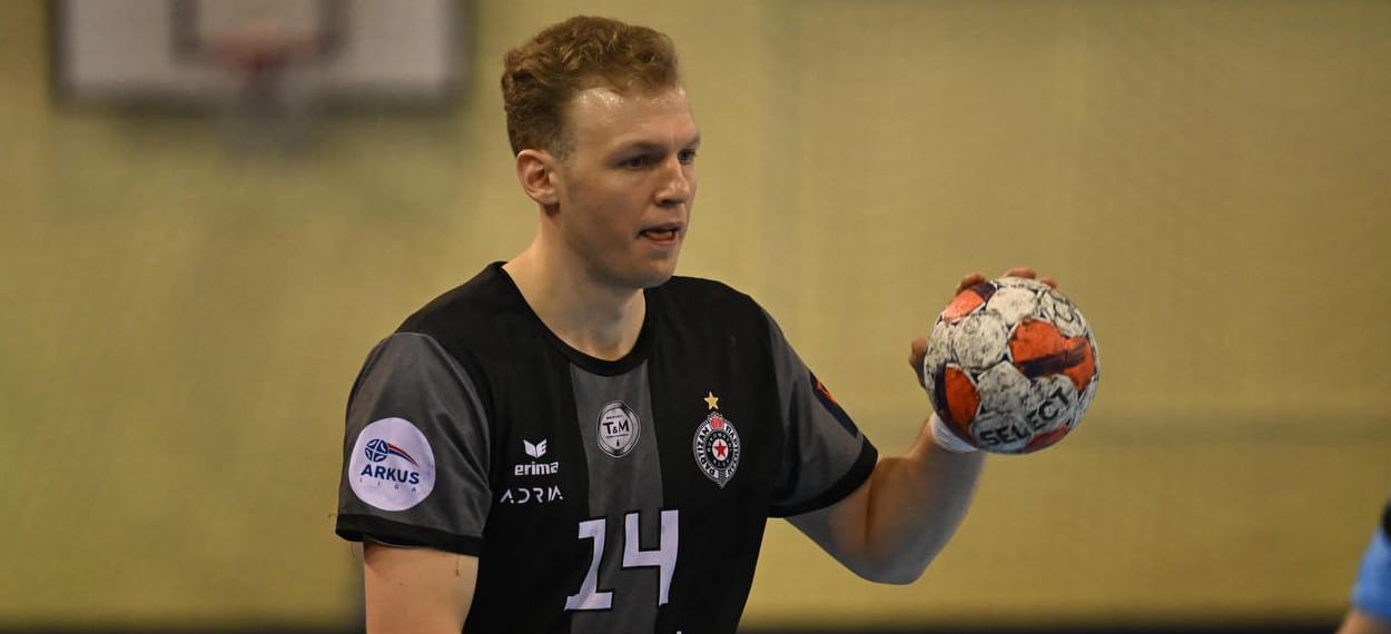 "С Кулешом не общались, но его в Сербии ждут". Сергей Иванов — о переменах в "Партизане" и скорых битвах с "Динамо"