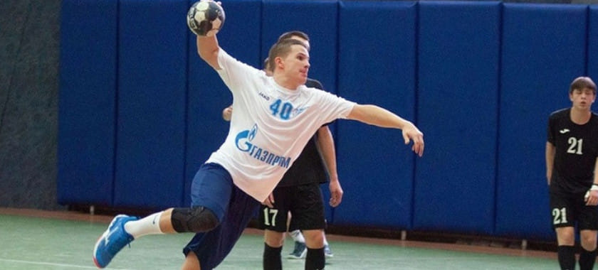 Первенство России. Демьян Артёмов: "До гандбола я четыре года занимался большим теннисом. Также играл в баскетбол"