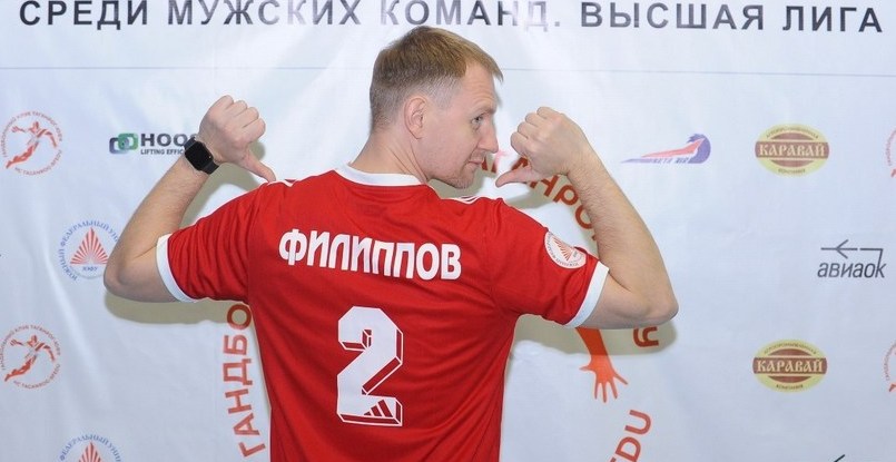 Россия. Высшая лига. Бывший наставник московского "Спартака" Василий Филиппов стал играющим тренером клуба "Таганрог"-ЮФУ
