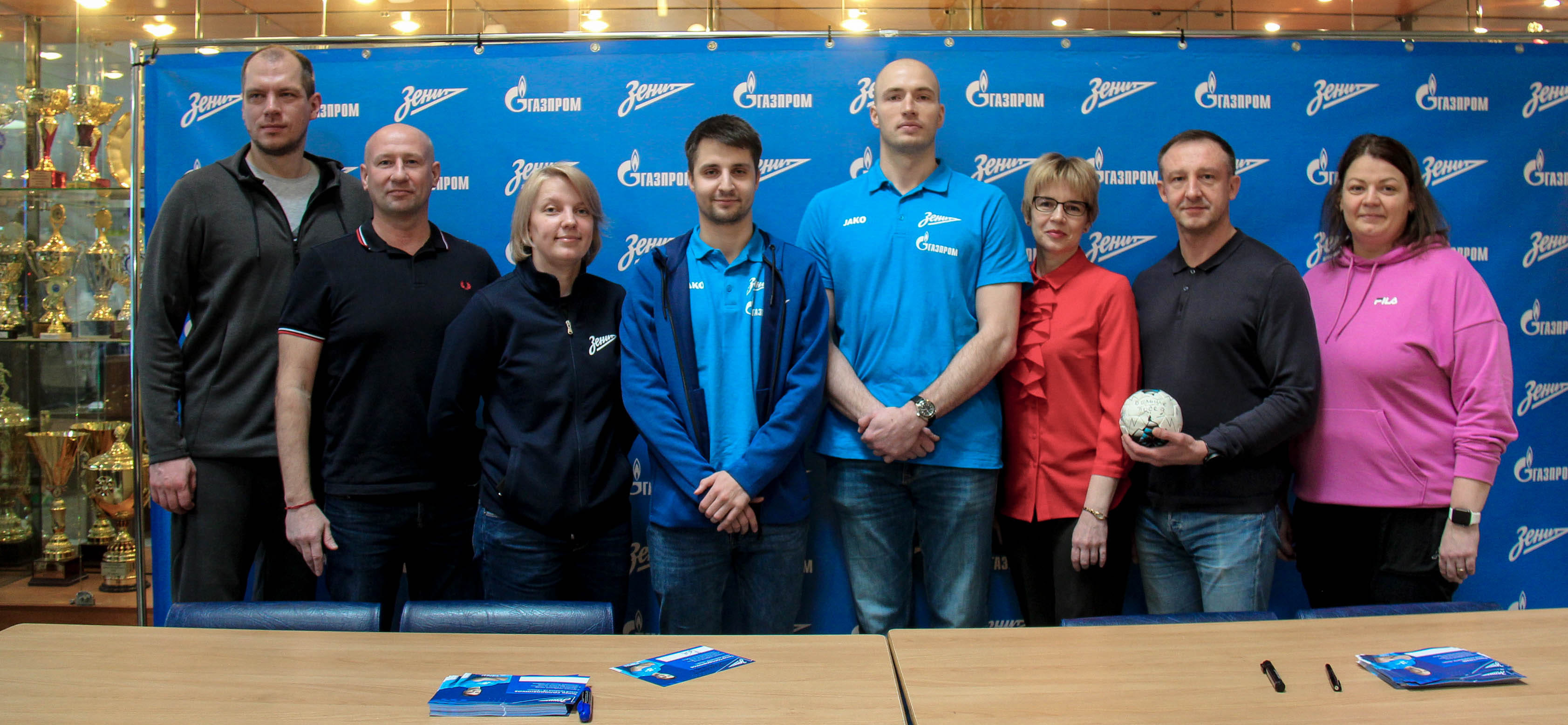 Играй, страна! "За "Зенит" сейчас выступают наши выпускники Тимур Солодовников и Павел Тураев"