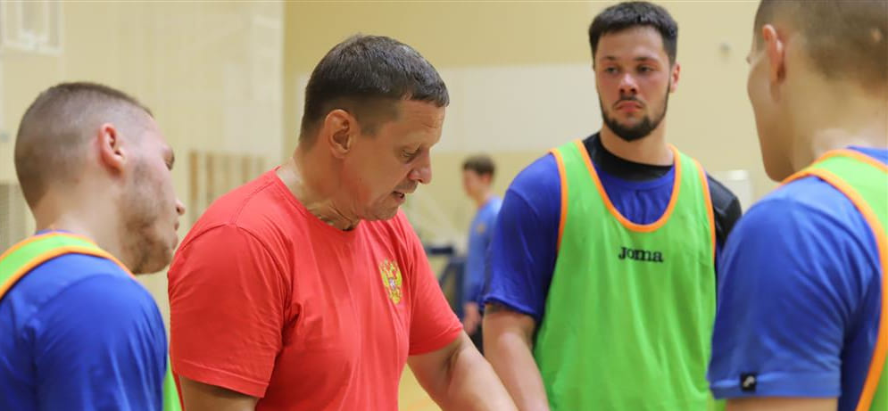 Лев Воронин: "По индивидуальной программе на сборе тренировался Иван Ерканов. Думаю, в скором времени уже будет тренироваться в полном объеме"