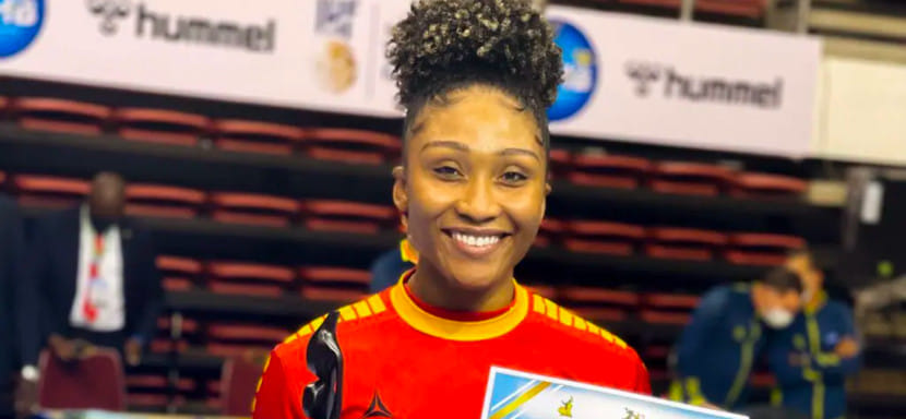 Франция. Трансфер линейной из Анголы Альбертины Кассомы в "Мец" сорвался из-за беременности игрока. Клуб в поисках оперативной замены