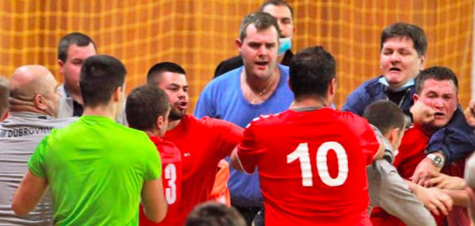 Хорватия. Скандал на матче в Дубровнике — представители клуба подрались с родителем одного из игроков, пришлось вмешаться полиции