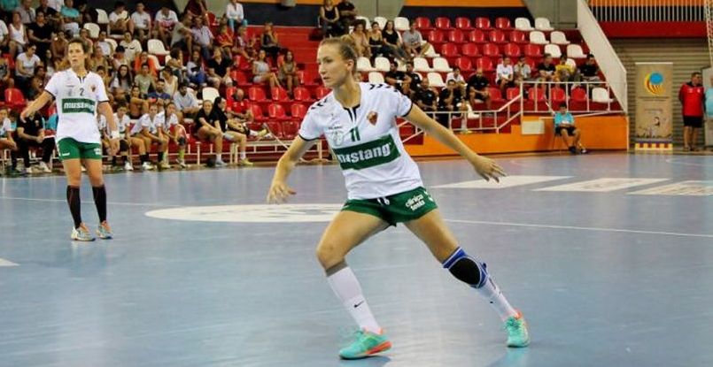 Испания. Полусредняя "Эльче" Ивет Мусонс вернулась на площадку после перерыва в 543 дня. У гандболистки были проблемы с коленом