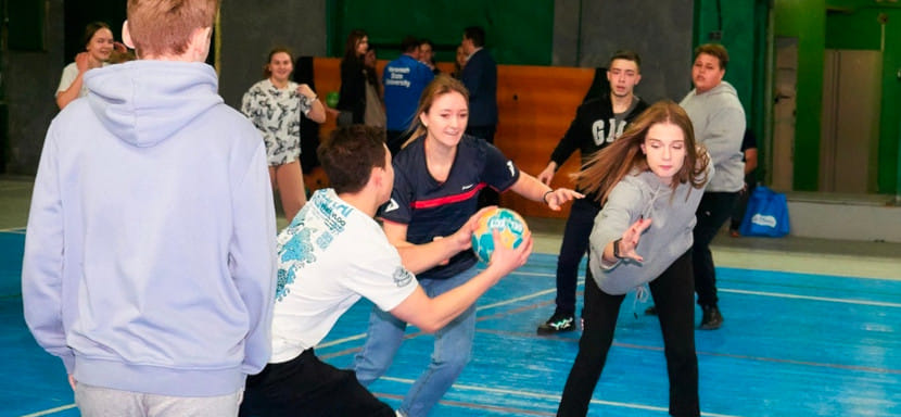 В рамках проекта "Российско-балканский диалог" в Воронеже провели мастер-класс по гандболу для студентов и школьников