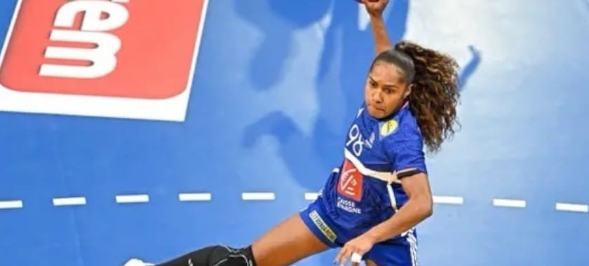 Сборная Франции с разгромной победы над командой Туниса стартовала на чемпионате мира-2025. Сюзанн Важока забросила 10 мячей