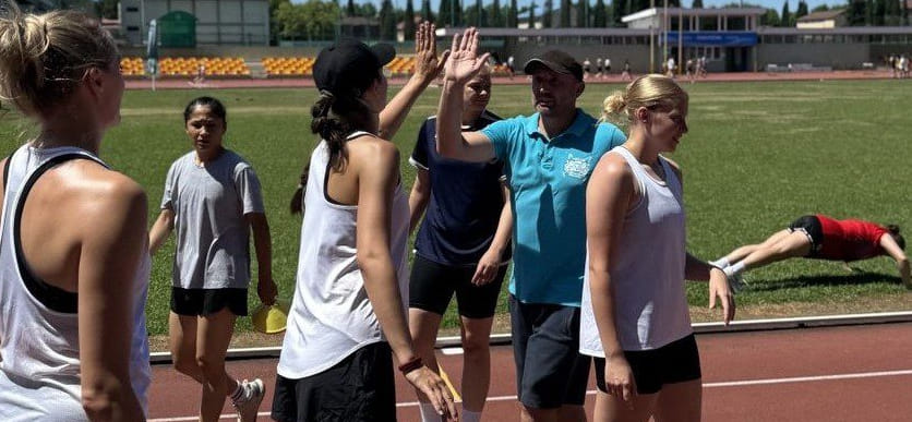 Рулевой "Лады" Владимир Полетаев: "Что особенно пришлось по душе, кроме климата в команде, так это самоотдача девочек на тренировках"