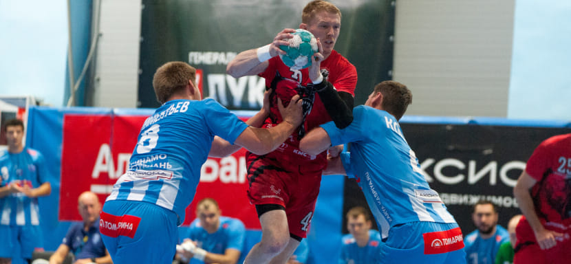 "Пермские медведи" одолели в гостях астраханское "Динамо" и продлили победную серию в  мужском чемпионате России. Александр Аркатов забросил 8 мячей