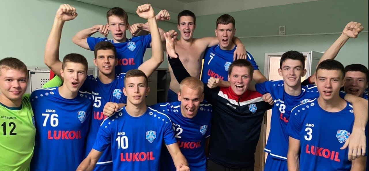 Межсезонье. В Гомеле проходит турнир среди дублирующих составов мужских команд. Астраханское "Динамо-2" одержало две победы