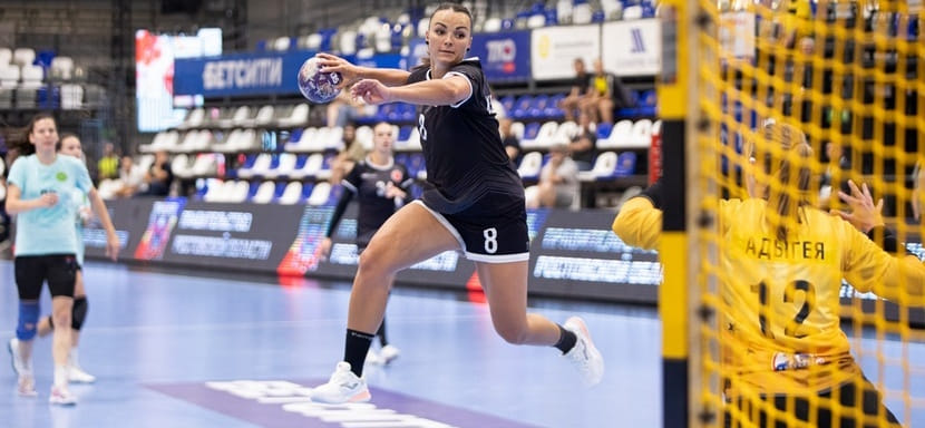 "Астраханочка" не смогла выиграть третий матч подряд на Кубке губернатора Ростовской области. Сегодня ничья с "Ростовом-2"