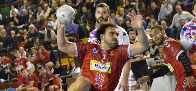 Испания. Официально. 24-летний линейный "Уэски" Иван Монтойя продолжит карьеру в "Гранольерсе"