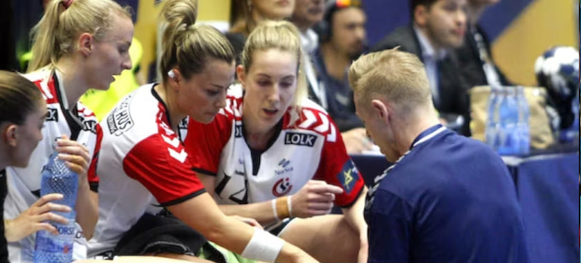 Дания. Гандболистки "Эсбьерга" принимали участие в выборе нового тренера команды. Летом 2024 года рулевым станет Томас Акснер