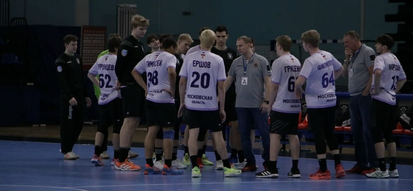 В молодёжном первенстве России у юношей сегодня побед добились команды из Чехова и Волгограда