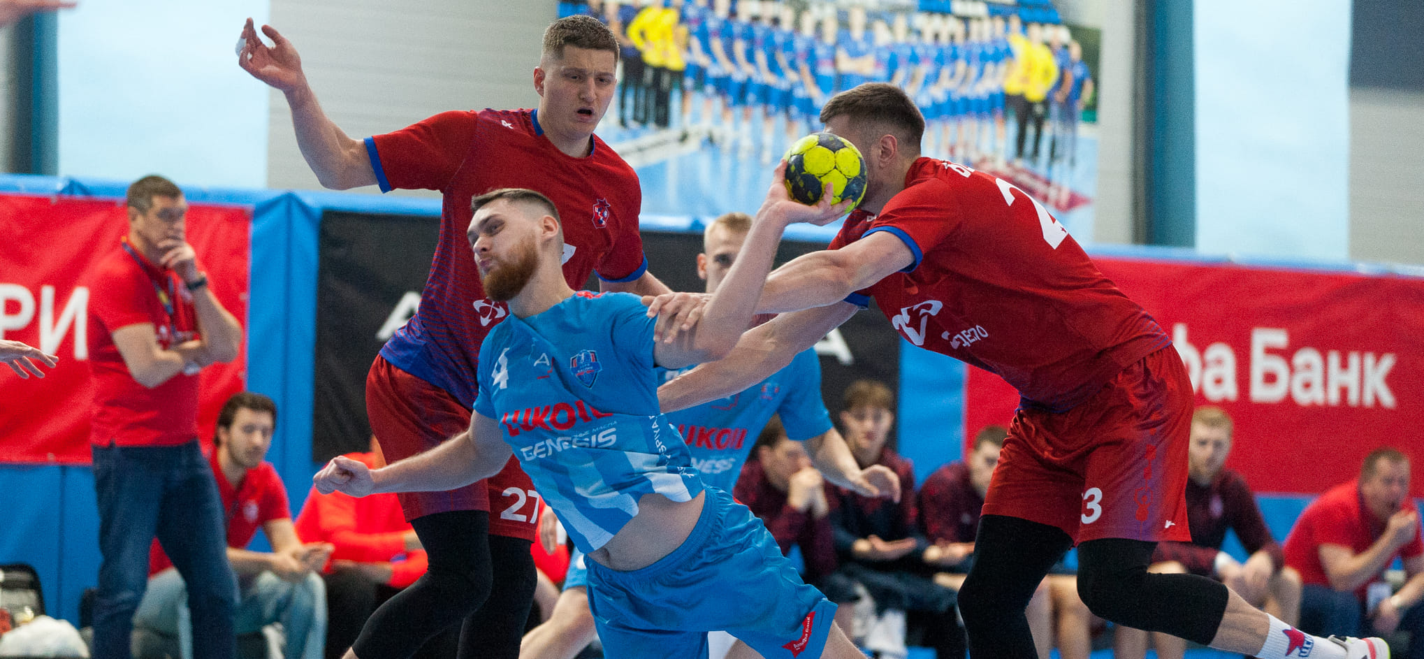 Столичный ЦСКА уверенно обыграл астраханское "Динамо" и поднялся на первое место турнирной таблицы мужской Суперлиги
