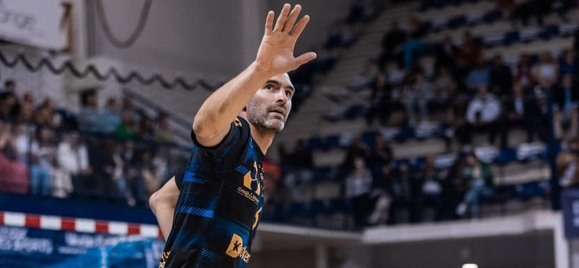 Франция. Венгерский левый полусредний "Дюнкерка" Корнел Надь после этого сезона завершит игровую карьеру