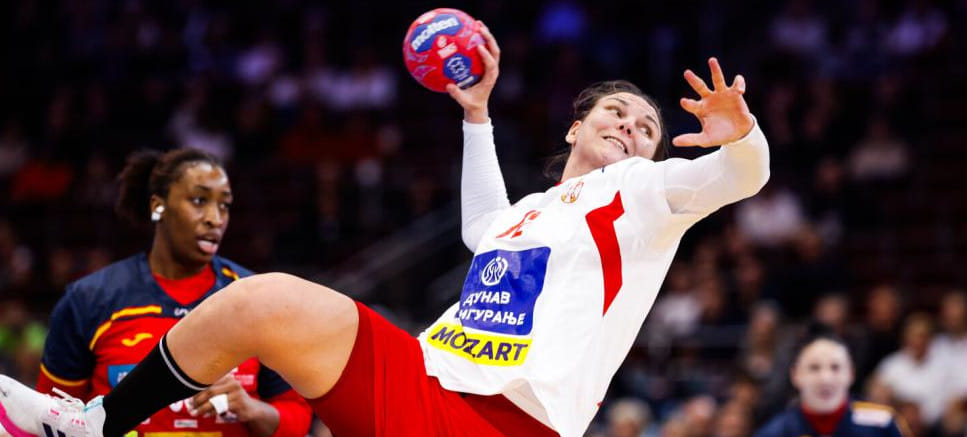 Хаос на чемпионате мира: китаянки не вышли из группы, Мартин снова проиграл, Ноканди травмировалась