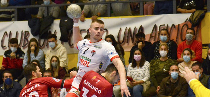 Испания. Сербский полусредний Боривое Джукич сменил "Наву" Дмитрия Потоцкого на "Пуэнте-Хениль"