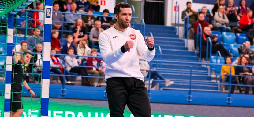 Эдуард Максутов: "Первый в карьере мяч забросил "близнецу" — немецкому вратарю Сильвио Хайнефеттеру"