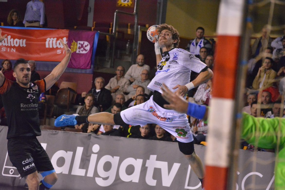 Чемпионат Испании. "Адемар" одержал шестую победу в сезоне