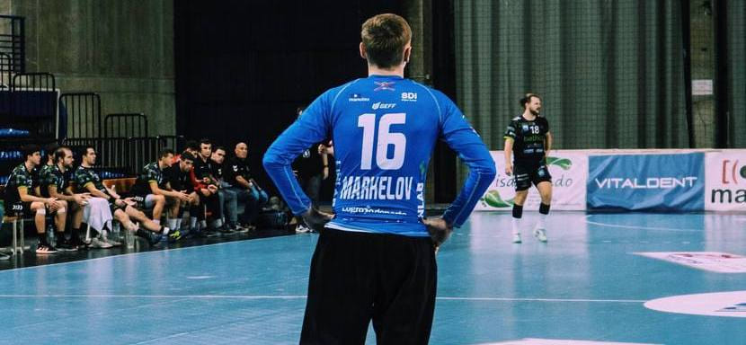 Испания. Белорусский вратарь "Логроньо" Александр Маркелов восстанавливается после перелома пальца на руке