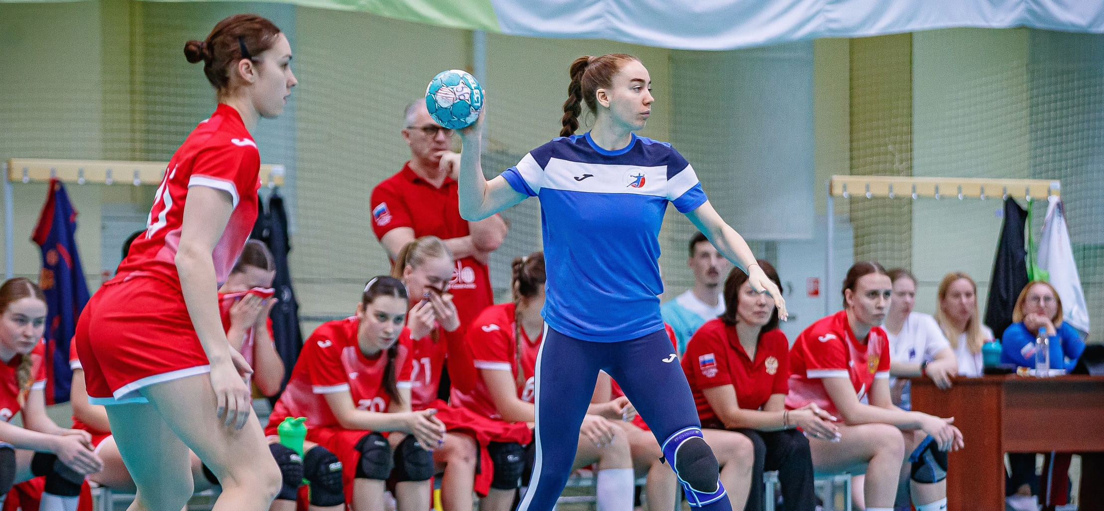 Стартовал сбор национальной команды России в Новогорске. По медицинским показаниям его пропустит правая полусредняя ЦСКА Ольга Явон