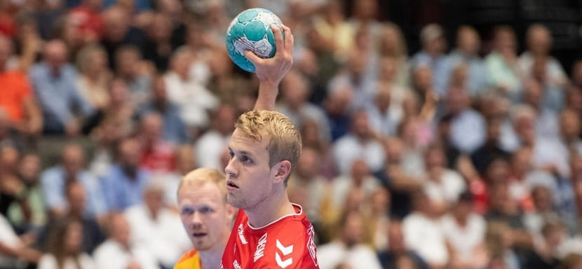 Дания. Левый крайний "Ольборга" Бастер Юуль-Лассен пропустит около восьми недель. Клуб подписал Андреаса Вевера