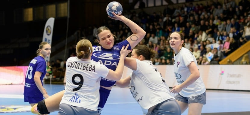 Тольяттинская "Лада" в домашнем матче женского чемпионата России разгромила ижевский "Университет"