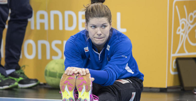 Вратарь венгерского "Дьера" Кари Гримсбо вновь перенесла операцию на колене