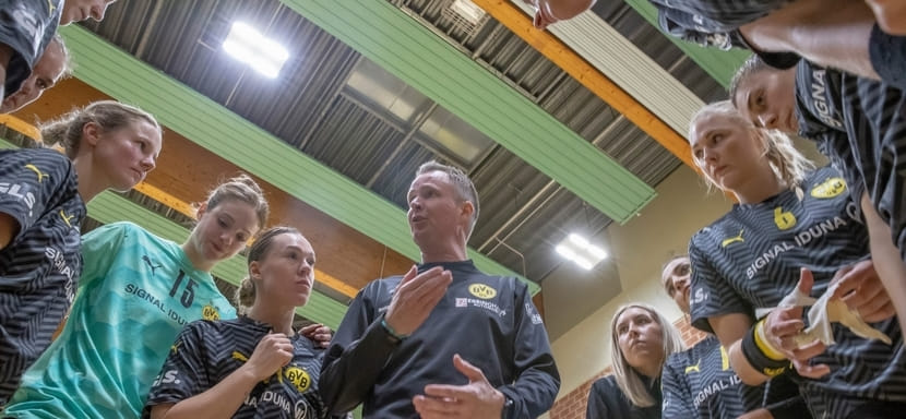 Женская бундеслига. "Боруссия", соперник "Ростов-Дона" по Лиге чемпионов, подписала длительный контракт с рулевым Андре Фуром