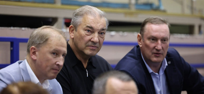 Кубок губернатора Омской области. В заключительном матче "Скиф" обыграл "Акбузат". На встрече присутствовал легендарный Владислав Третьяк