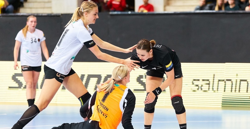 Келли Дулфер: "Войдите в положение вратаря: получить мячом в лицо броском в упор, да еще на фоне поражения — приятного мало" (ВИДЕО)