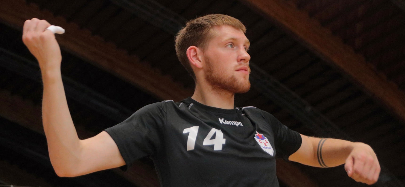 Беларусь. Евгений Никанович: "Смотрел игру по телефону. Нога была в гипсе, но дёргалась, словно хотела выбежать на площадку"