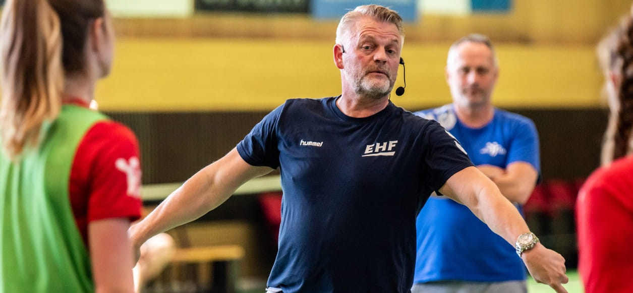 ЧМ-2023. Норвежец Бент Даль возглавил женскую сборную Чехии, сменив на посту Яна Башны, проработавшего в команде 12 лет