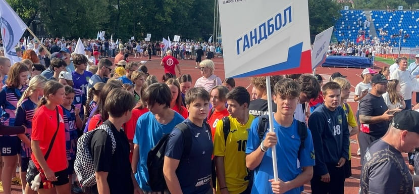Игроки МССУОР №2-"Академии" и "Луча" поучаствовали в мероприятии, приуроченном ко Дню физкультурника