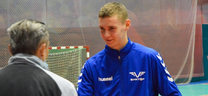 Суперлига. В основной состав из дубля ставропольского "Виктора" перешел левый полусредний Александр Гребенкин