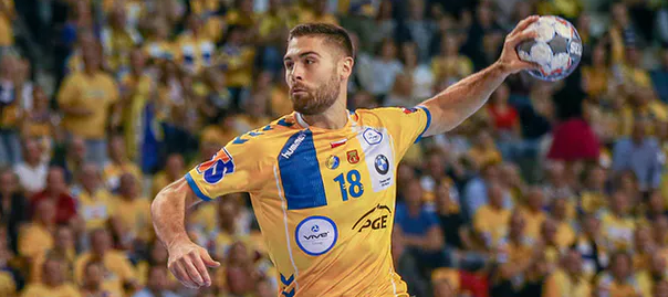 Испанские СМИ: правый крайний "Виве" словенец Блаж Янц перейдет в испанскую "Барселону" следующим летом