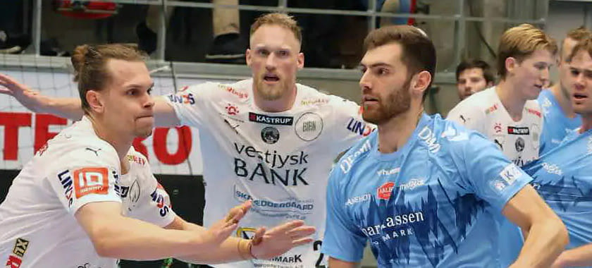 "Ольборг" уступал "Хольстебро" 7 мячей по ходу второго тайма матча чемпионата Дании, но смог победить