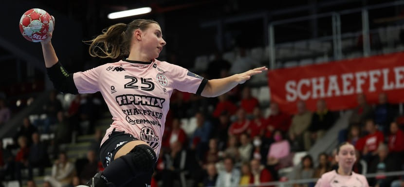 Разыгрывающая венгерского "Дебрецена" Лиляна Чернянски — автор лучшего гола в четвёртом туре Лиги чемпионов (ВИДЕО)