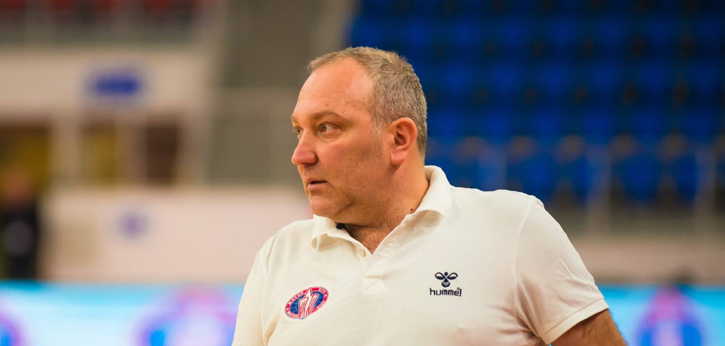 Украина. В запорожском "Моторе" объявлено об отставке главного тренера Николая Степанца. Пока команду принял его ассистент